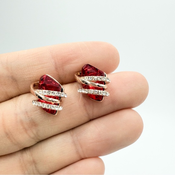 Crystal Red Stud Rhinestones Rose Gold Tone Earrings - Picture 1 of 6